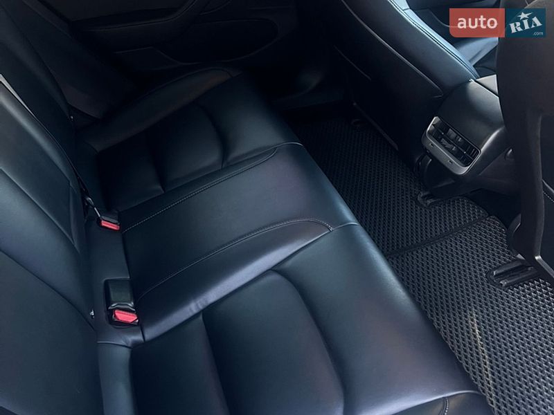Седан Tesla Model 3 2018 в Вишневому