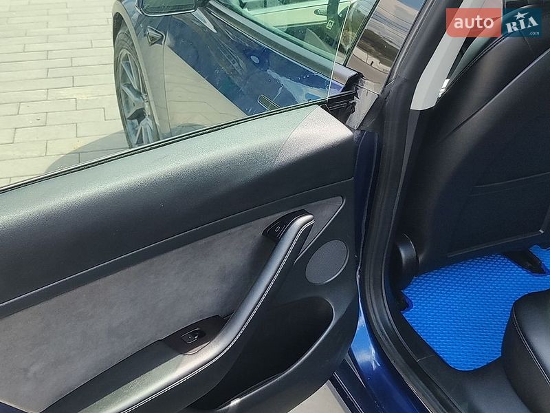 Седан Tesla Model 3 2022 в Ивано-Франковске