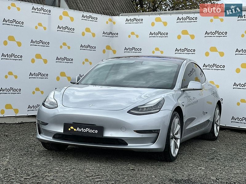 Седан Tesla Model 3 2018 в Луцке