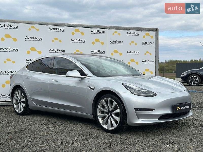 Седан Tesla Model 3 2018 в Луцке