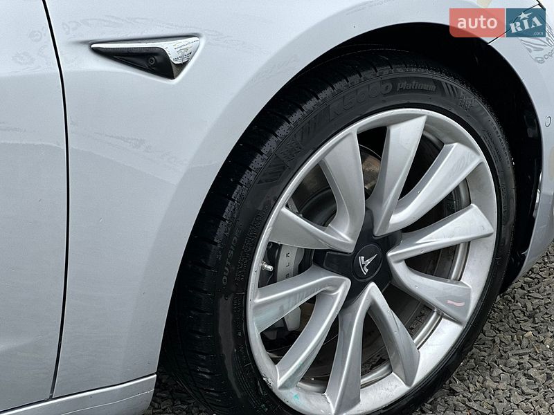 Седан Tesla Model 3 2018 в Луцке