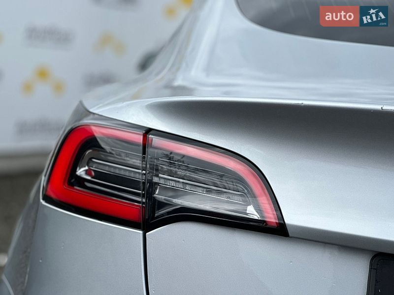 Седан Tesla Model 3 2018 в Луцке