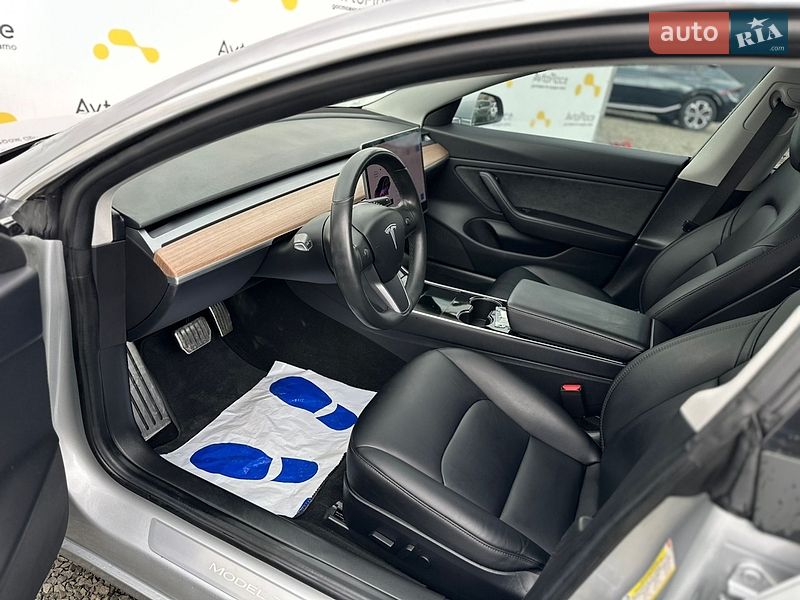 Седан Tesla Model 3 2018 в Луцке