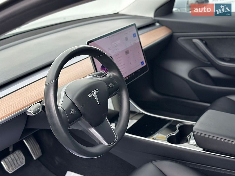 Седан Tesla Model 3 2018 в Луцке