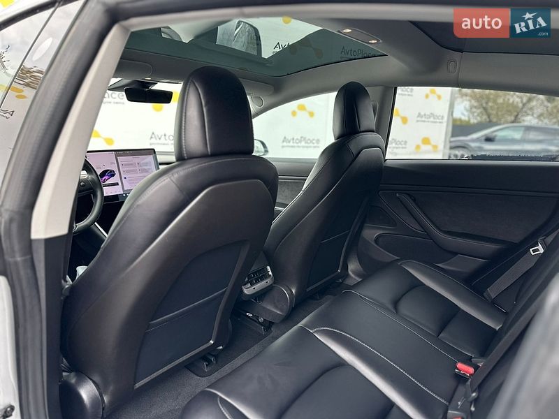 Седан Tesla Model 3 2018 в Луцке