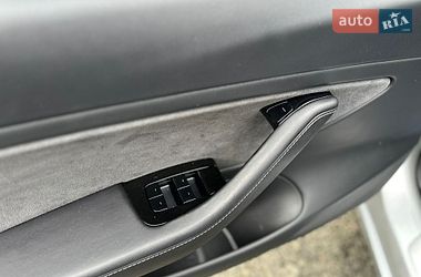 Седан Tesla Model 3 2018 в Луцке