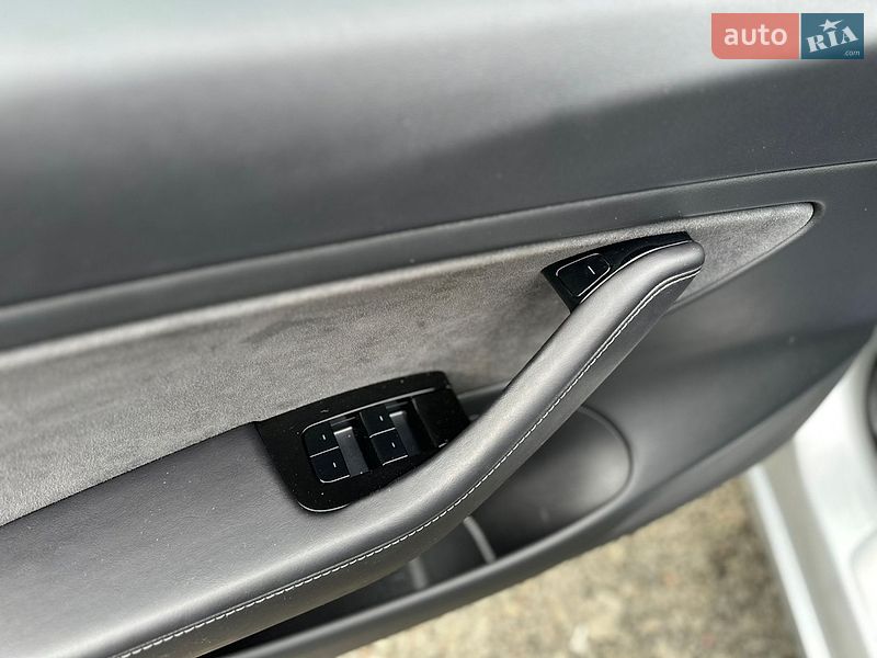 Седан Tesla Model 3 2018 в Луцке
