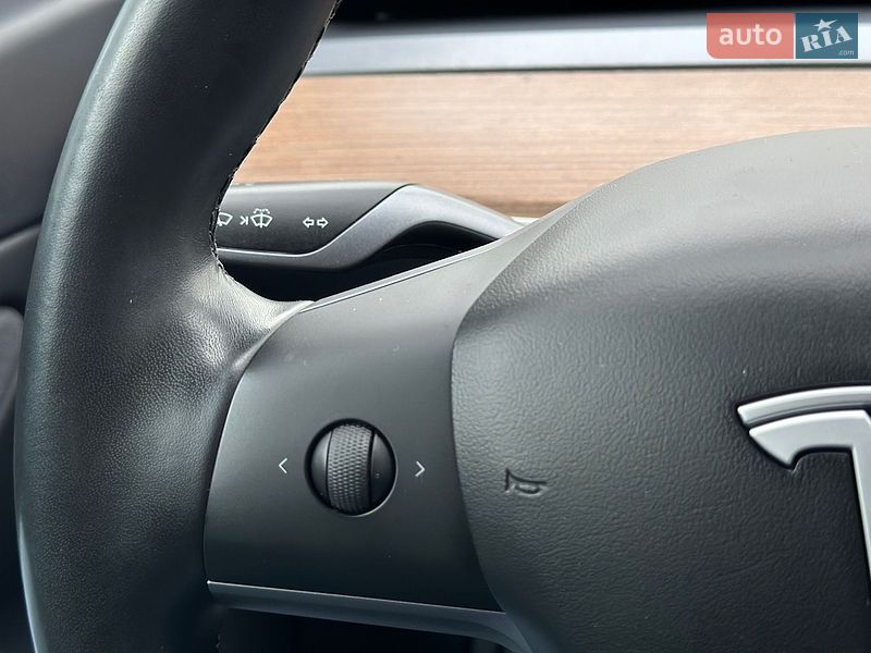 Седан Tesla Model 3 2018 в Луцке