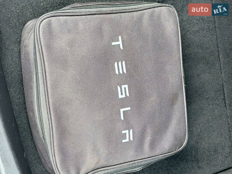 Седан Tesla Model 3 2018 в Луцке