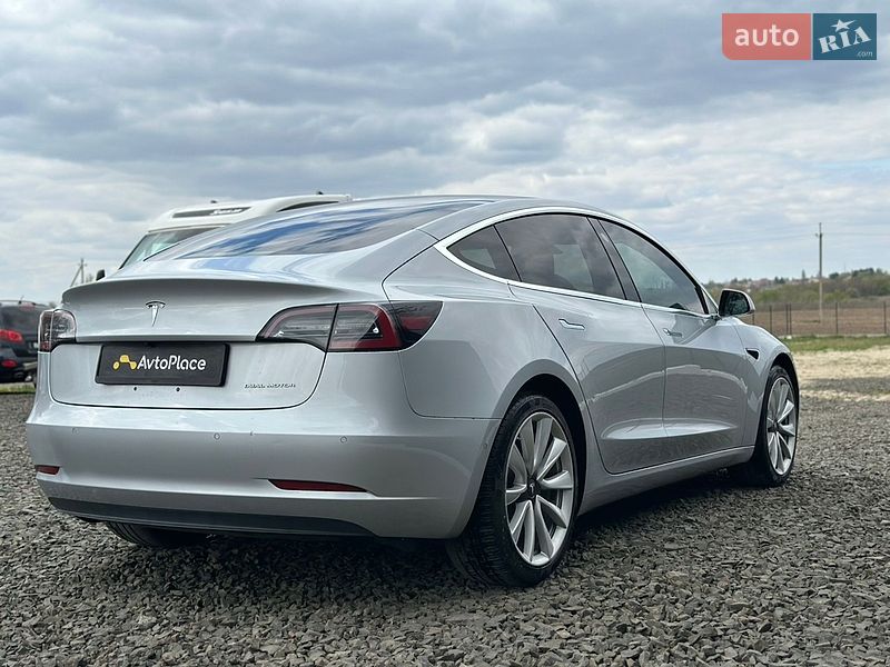 Седан Tesla Model 3 2018 в Луцке