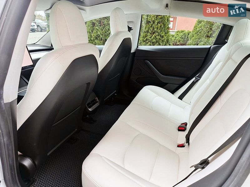 Седан Tesla Model 3 2021 в Дніпрі