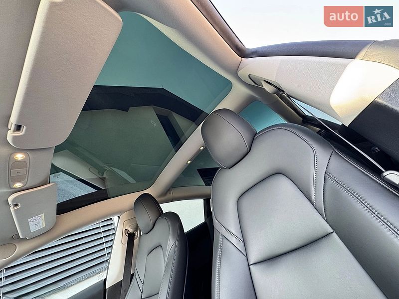 Седан Tesla Model 3 2022 в Хмельницком