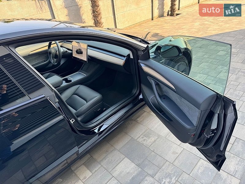 Седан Tesla Model 3 2022 в Хмельницком