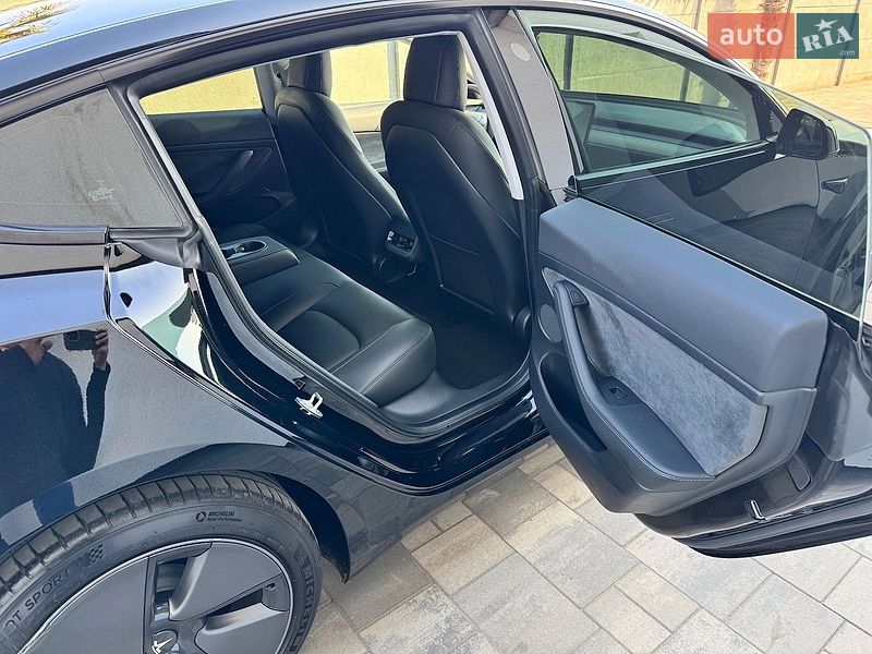 Седан Tesla Model 3 2022 в Хмельницком
