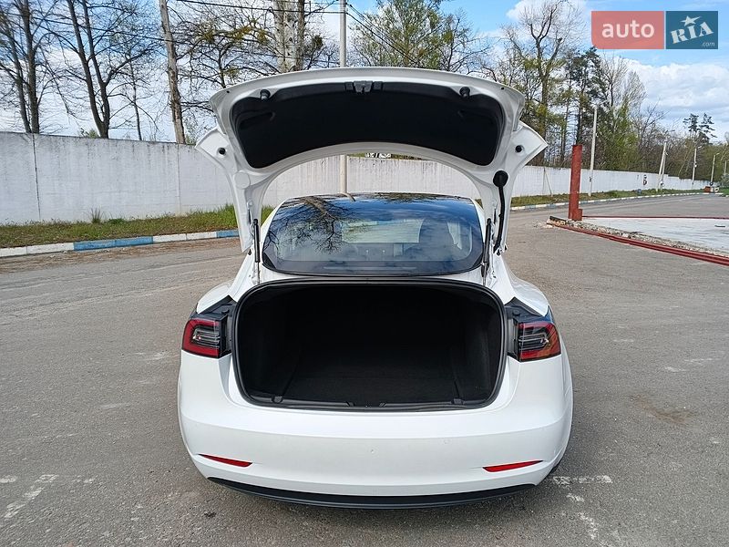 Седан Tesla Model 3 2020 в Киеве