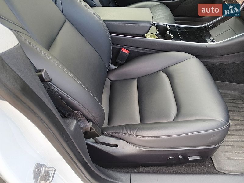 Седан Tesla Model 3 2020 в Киеве
