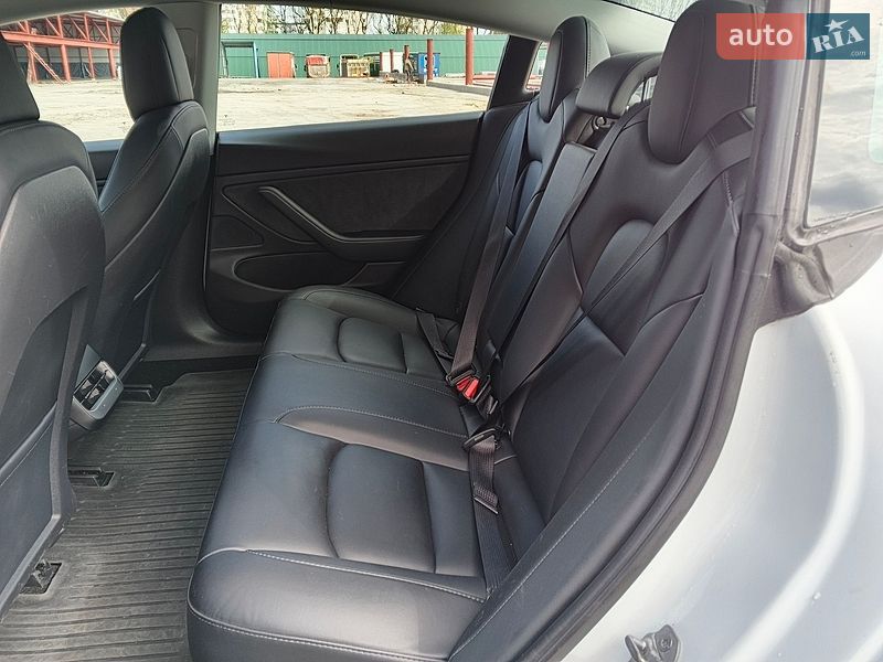 Седан Tesla Model 3 2020 в Киеве