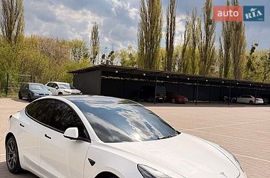 Седан Tesla Model 3 2022 в Луцке