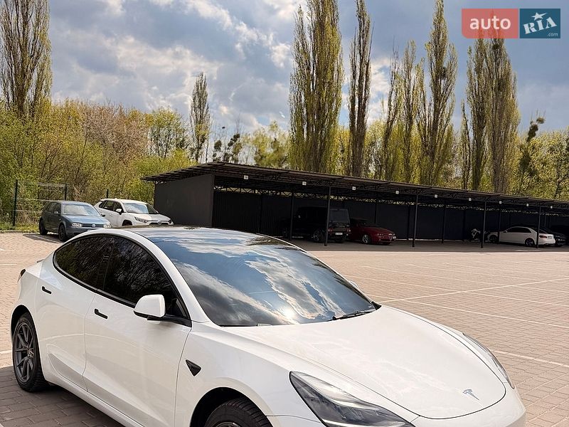 Седан Tesla Model 3 2022 в Луцке