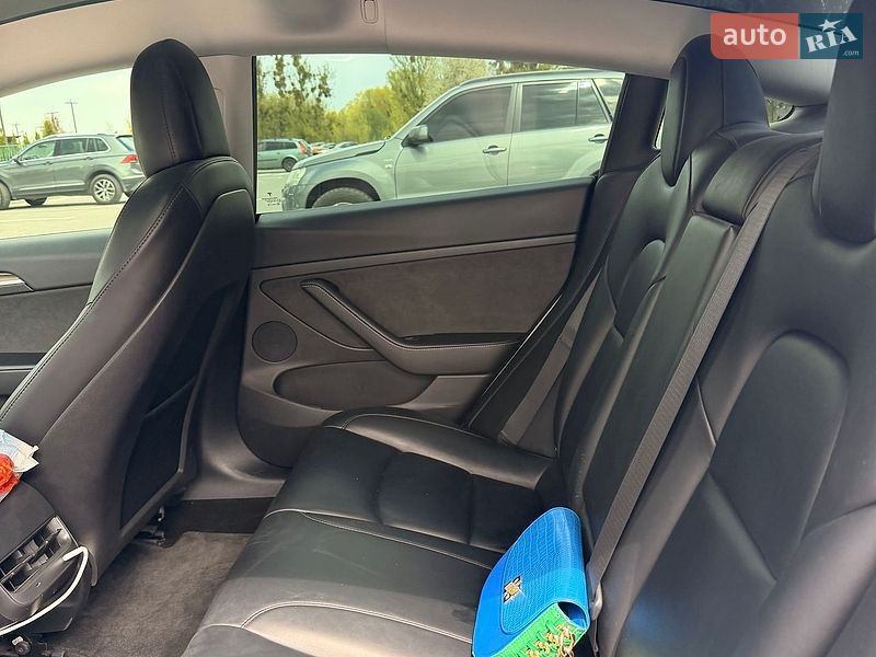 Седан Tesla Model 3 2022 в Луцке
