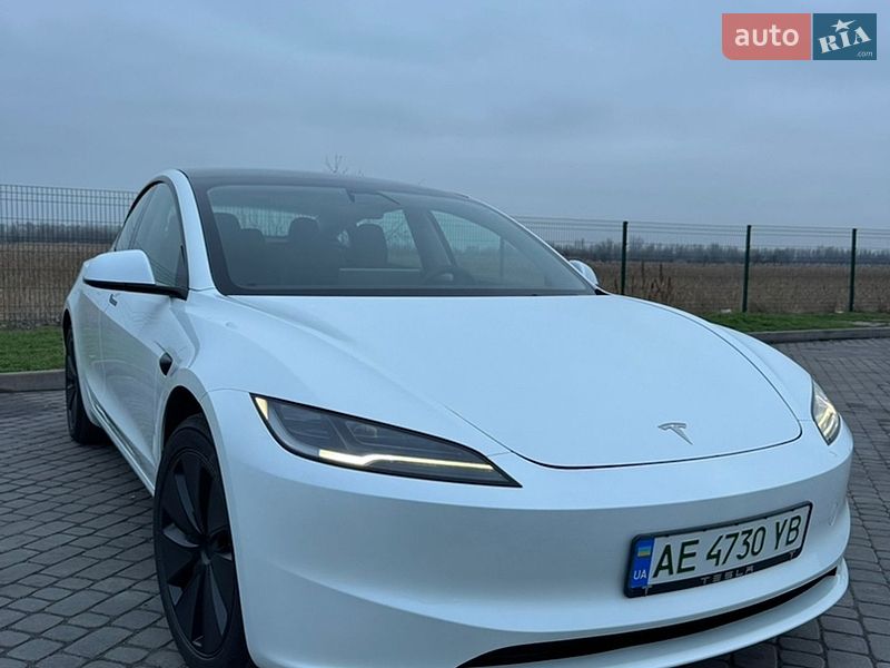 Седан Tesla Model 3 2024 в Днепре