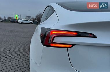Седан Tesla Model 3 2024 в Днепре
