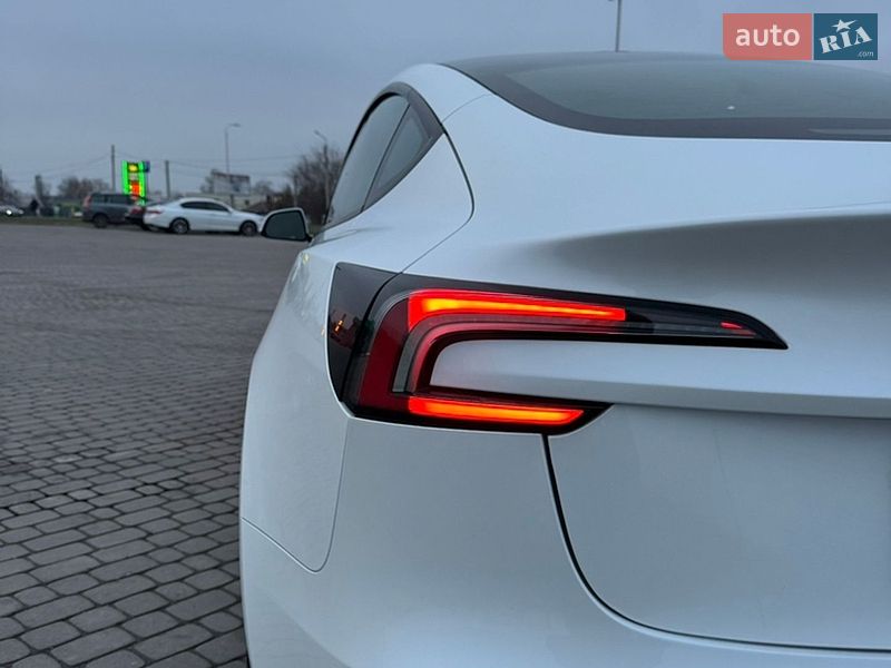 Седан Tesla Model 3 2024 в Днепре