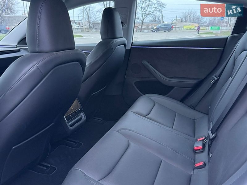 Седан Tesla Model 3 2024 в Днепре