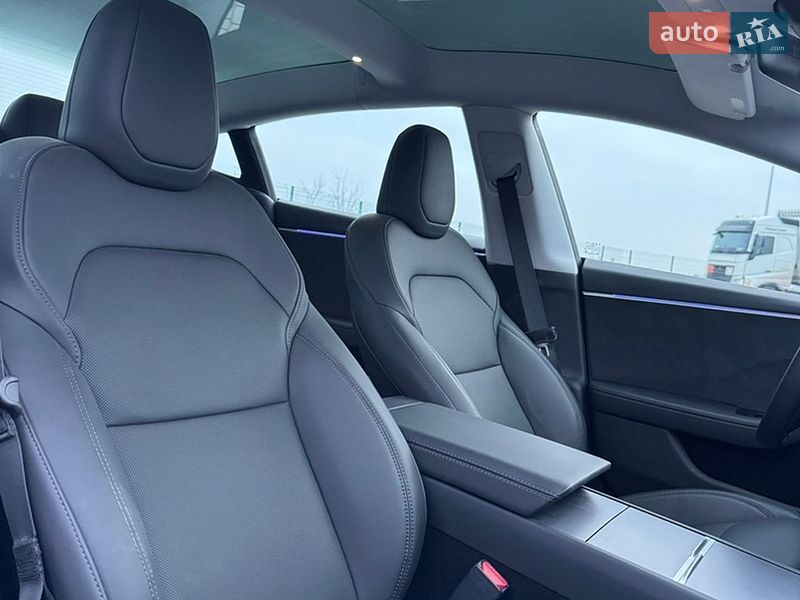 Седан Tesla Model 3 2024 в Днепре