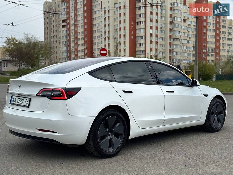 Седан Tesla Model 3 2020 в Києві