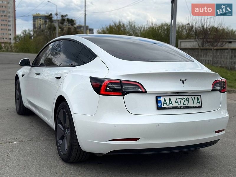 Седан Tesla Model 3 2020 в Києві