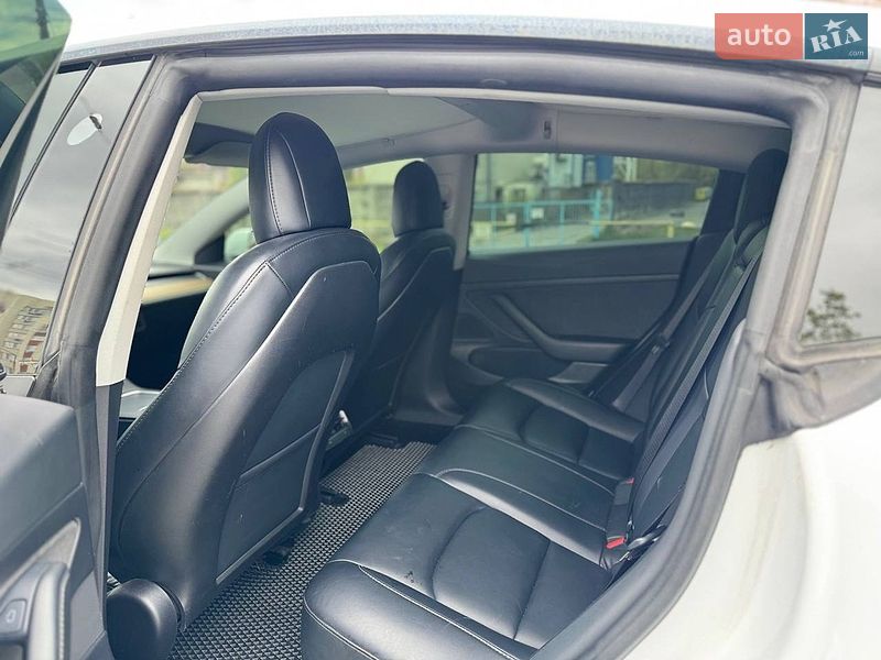 Седан Tesla Model 3 2020 в Києві