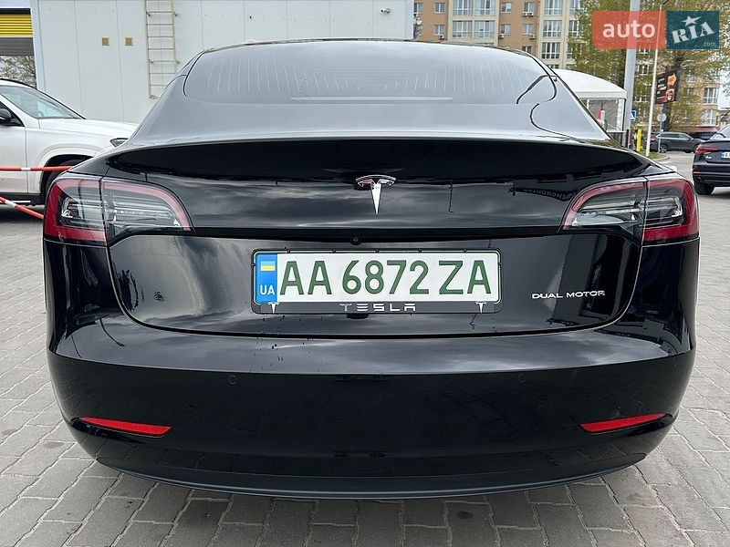 Седан Tesla Model 3 2019 в Киеве