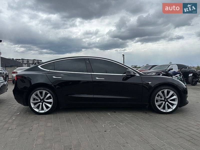 Седан Tesla Model 3 2019 в Киеве