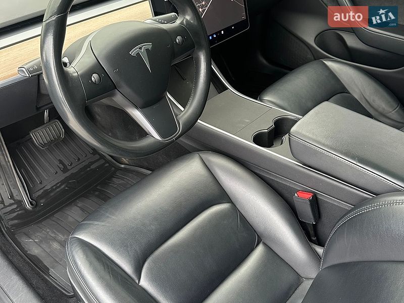 Седан Tesla Model 3 2019 в Киеве