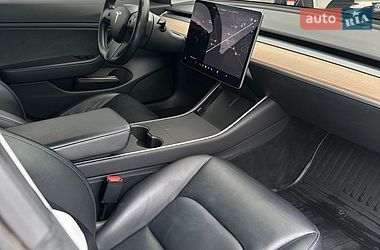 Седан Tesla Model 3 2019 в Киеве