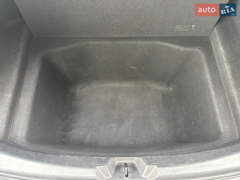 Седан Tesla Model 3 2019 в Киеве
