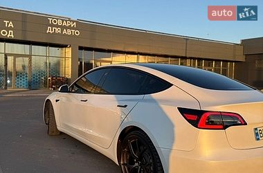 Седан Tesla Model 3 2023 в Києві