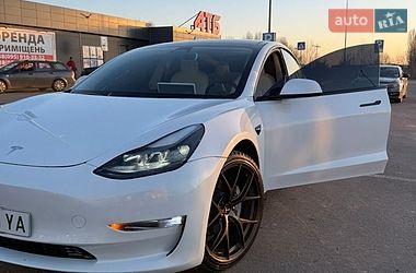 Седан Tesla Model 3 2023 в Києві