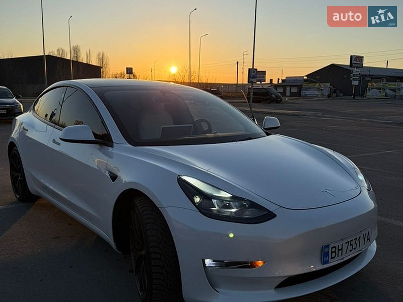 Седан Tesla Model 3 2023 в Києві