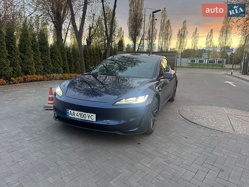 Седан Tesla Model 3 2024 в Києві