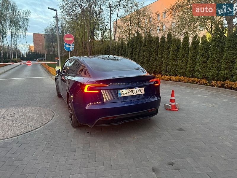 Седан Tesla Model 3 2024 в Києві