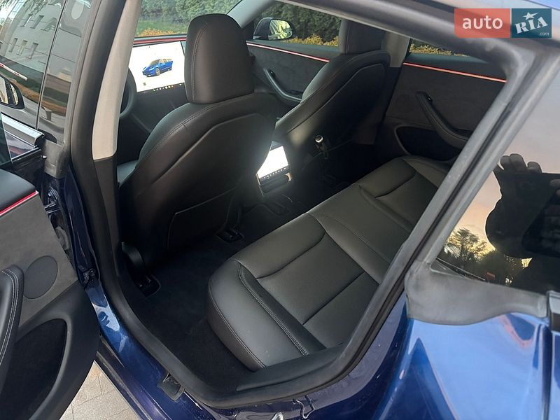 Седан Tesla Model 3 2024 в Києві