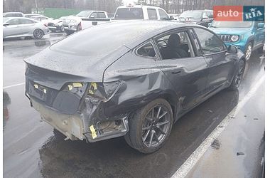 Седан Tesla Model 3 2023 в Ужгороді