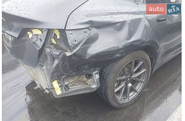 Седан Tesla Model 3 2023 в Ужгороді