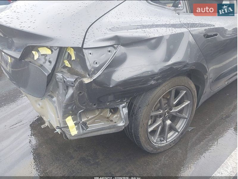 Седан Tesla Model 3 2023 в Ужгороді