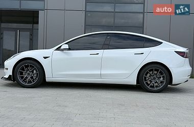 Седан Tesla Model 3 2021 в Черновцах