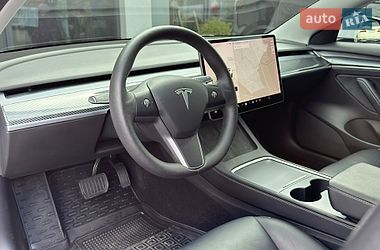 Седан Tesla Model 3 2021 в Черновцах