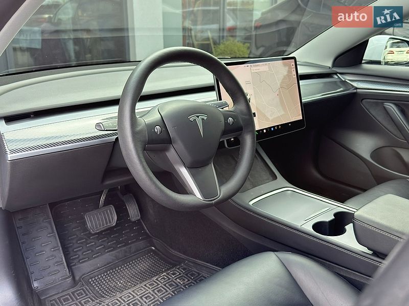 Седан Tesla Model 3 2021 в Черновцах