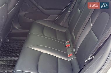 Седан Tesla Model 3 2021 в Черновцах